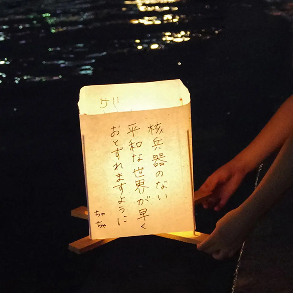 Floating a lantern by yourself