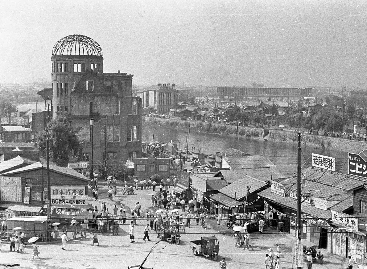 戦後、バラックが建ち並ぶ広島